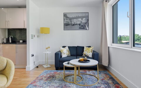 Indescon Studio: Design Intérieur, Appartement, Sol, Sol, Meubles, Domicile, Plafond, Pièce, Oreiller