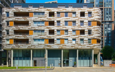 Indescon Studio: Jour, Bâtiment, Appartement, Façade, Zone Urbaine, Architecture, Zone Métropolitaine, Condominium, Bâtiment Commercial