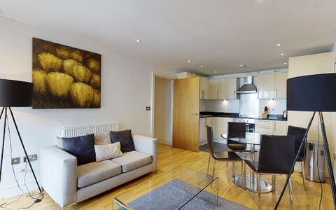 Indescon Court: Meubles, Canapé, Bâtiment, Propriété, Table, Design Intérieur, Confort, Bois, Lampe, Sol