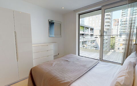 Indescon Court: Meubles, Bâtiment, Propriété, Confort, Porte, Bois, Ombre, Lit, Fenêtre