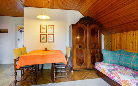 Schilf: Propriété, Meubles, Confort, Bois, Cadre De Lit, Cadre, Table, Sol, Tiroir, Mur