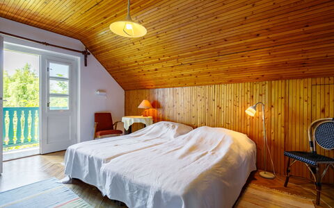 Schilf: Meubles, Propriété, Fenêtre, Confort, Bois, Bâtiment, Lit, Cadre De Lit, Sol, Sol