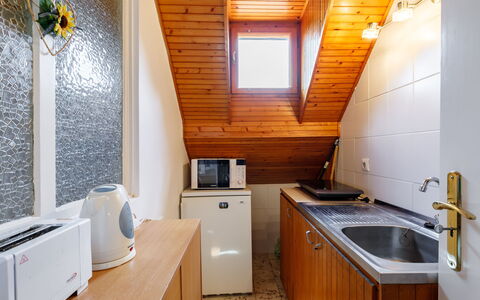 Schilf: Cabinetry, Evier, Évier, Propriété, Meubles, Comptoir, Bâtiment, Fenêtre, Bois, Cuisine