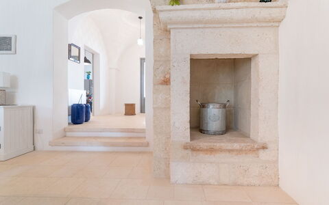 Masseria Tufo Bianco: Bâtiment, Maison, Sol, Sol, Bois, Salle, Porte, Plâtre, Salon