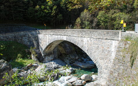 Signorile: Plante, Ressources En Eau, L'Eau, Paysage Naturel, Cours D'Eau, Banque, Riparienne, Substrat Rocheux, Formation