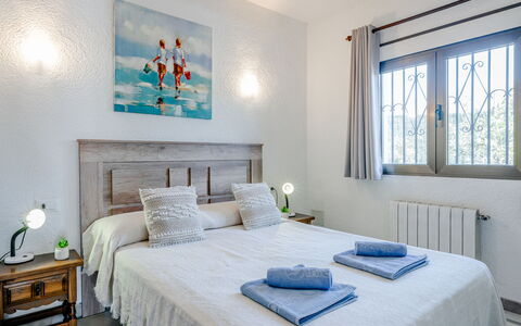 Casa Florita: Lit, Meubles, Chambre, Design Intérieur, Literie, Drap De Lit, Bois, Sol, Sol, Linge