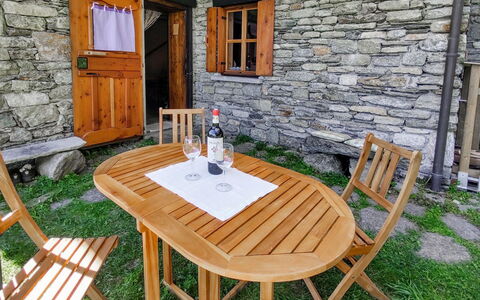 Salargo: Meubles, Table, Plante, Propriété, Fenêtre, Bâtiment, Chaise, Tableau De Plein Air, Bois, Mobilier De Jardin