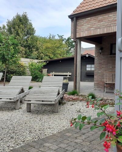 Villa Kievit with Sauna and Parking