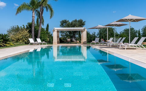 Villa Bellavista: L'Eau, Ciel, Propriété, Plante, Piscine, Bleu Azur, Arbre, Ombre, Arecales, Architecture