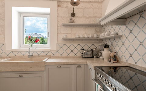 Villa Bellavista: Cabinetry, Comptoir, Robinet, Meubles, Evier, Bois, Cuisine, Éclairage, Design Intérieur, Évier