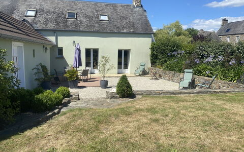 Cottage du Hamel Es Clos: Herbe, Maison, Arbuste, Toit, Chalet, Zone Résidentielle, Domicile, Lot Terre, Jardin