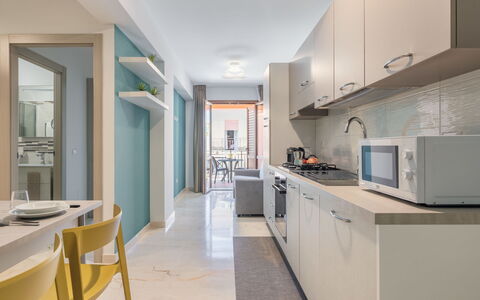Balestrate 210: Cabinetry, Meubles, Comptoir, Propriété, Bâtiment, Évier, Cuisine, Cuisinière, Bois, Appareil De Cuisine