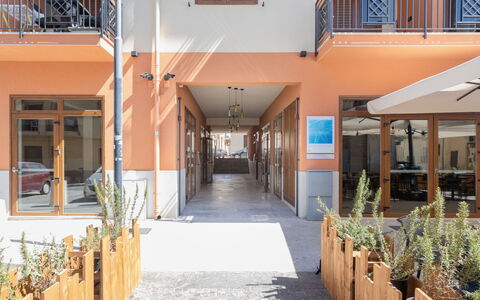 Balestrate 210: Plante, Propriété, Bâtiment, Architecture, Immobilier, Façade, Bois, Ombre, Ville, Paysage