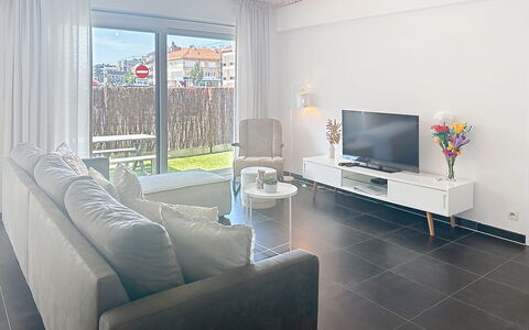 Miramar with Terrace: Meubles, Design Intérieur, Sol, Plafond, Sol, Canapé, Appartement, Salon, Domicile, Éclairage