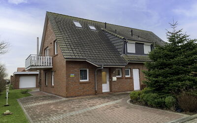 Norddeich 590: Nuage, Plante, Ciel, Bâtiment, Propriété, Fenêtre, Arbre, Maison, Lot Terre, Surface De La Route
