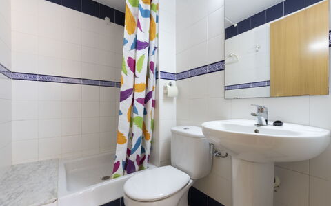 Poblamar: Miroir, Luminaire Plomberie, Propriété, Photographier, Robinet, Évier, Bâtiment, Salle De Bains, Lavabo, Violet