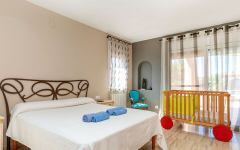 Villa Cantos: Design Intérieur, Meubles, Sol, Sol, Chambre, Bois, Lit, Plafond, Pièce, Éclairage