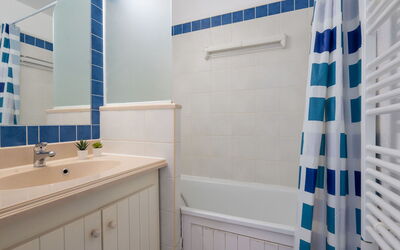 Logement:&nbsp;Bleu Marine 310.10