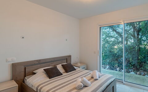 Villa Boccajo: Propriété, Fenêtre, Bâtiment, Confort, Bois, Éclairage, Design Intérieur, Ombre, Sol
