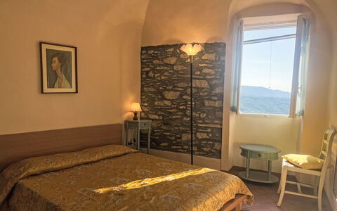 Valloria 609: Chambre, Literie, Drap De Lit, Cadre De Lit, Lit, Linge, Lampe, Hôtel