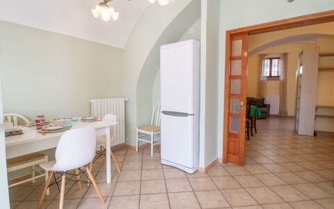 Kiwi e L'Uva - Tuscia: Meubles, Propriété, Table, Chaise, Porte, Bois, Éclairage, Design Intérieur, Architecture