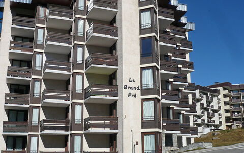 Tignes 230: Bâtiment, Jour, Propriété, Ciel, Bloc Tour, Design Urbain, Condominium, Rectangle, Quartier, Arbre