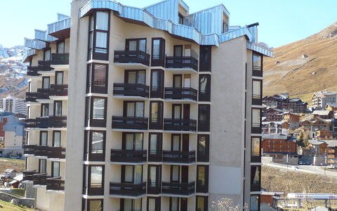 Tignes 230: Bâtiment, Fenêtre, Ciel, Plante, La Tour, Design Urbain, Condominium, Bloc Tour, Zone Résidentielle, Immobilier