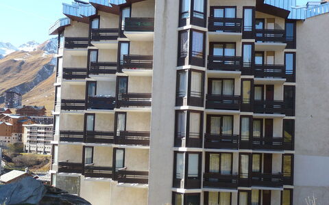 Tignes 230: Bâtiment, Propriété, Ciel, Fenêtre, Bloc Tour, Plante, Design Urbain, Condominium, Quartier, Zone Résidentielle