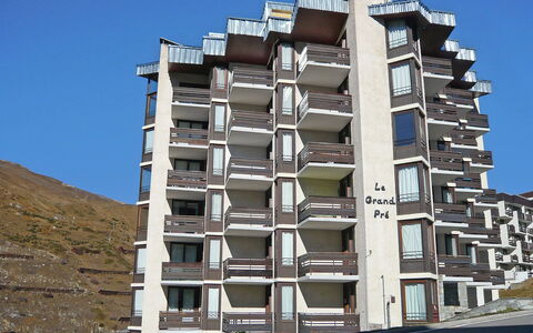 Tignes 230: Ciel, Propriété, Bâtiment, Bloc Tour, Condominium, Design Urbain, Quartier, Zone Résidentielle, Façade, Rectangle