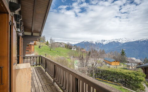 Phipalo: Nuage, Ciel, Plante, Bâtiment, Bois, Montagne, Clôture, Maison, Mur, Arbre
