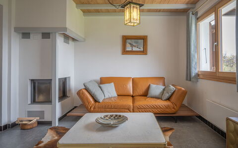 Phipalo: Meubles, Propriété, Table, Canapé, Fenêtre, Bâtiment, Confort, Bois, Éclairage, Design Intérieur