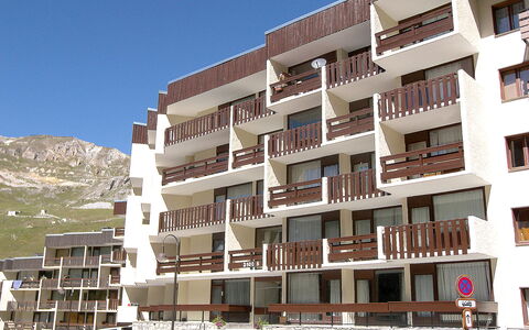 Tignes 245: Bâtiment, Ciel, Jour, Propriété, Fenêtre, Design Urbain, Architecture, Condominium, Quartier, Bloc Tour