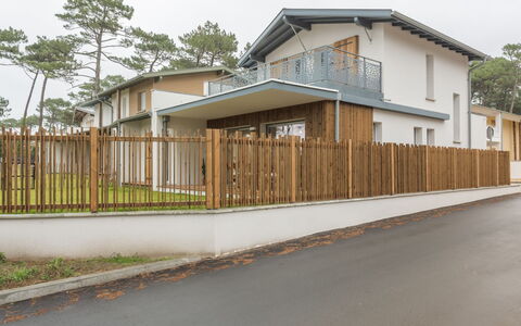 Seignosse 510: Bâtiment, Ciel, Propriété, Fenêtre, Arbre, Maison, Bois, Clôture, Lot Terre, Asphalte