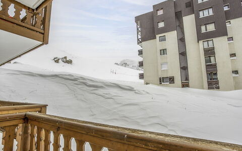 Tignes 310: Ciel, Bâtiment, Propriété, Fenêtre, Neige, Blanc, Lumière, Nuage, Éclairage, Bois