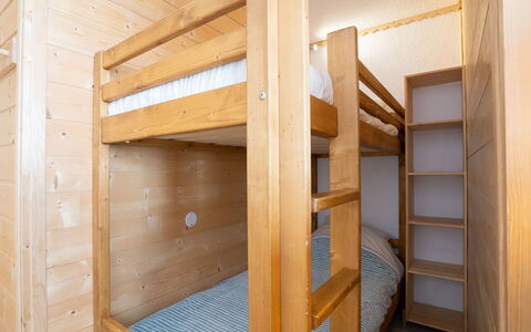 Tignes 310: Meubles, Rayonnage, Bois, Bâtiment, Maison, Tache De Bois, Sol, Étagère, Rectangle