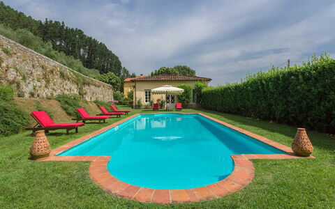 Villa Cantignano: L'Eau, Plante, Nuage, Ciel, Paysage Naturel, Arbre, Plan D'Eau, Loisir, Paysage, Herbe