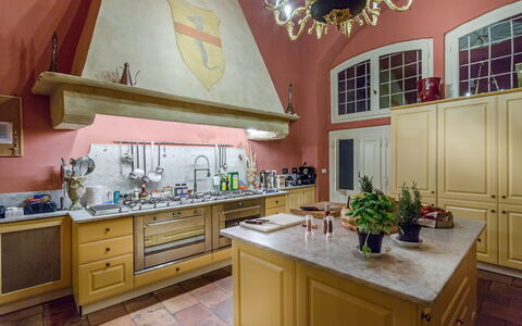Villa Cantignano: Comptoir, Cabinetry, Propriété, Meubles, Cuisine, Évier, Tiroir, Bâtiment, Bois, Design Intérieur