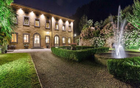 Villa Cantignano: Plante, Propriété, Ciel, L'Eau, Bâtiment, Vert, Arbre, Maison, Immobilier, Paysage Naturel