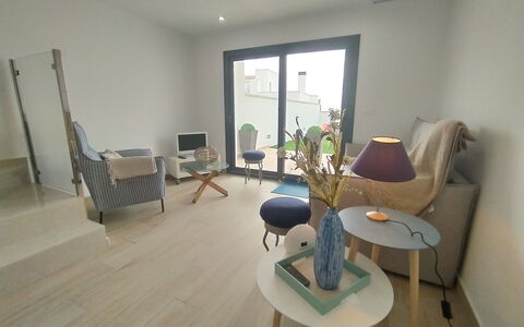 Residencial Panoramic: Meubles, Chaise, Confort, Table, Bâtiment, Design Intérieur, Bois, Sol, Accoudoir