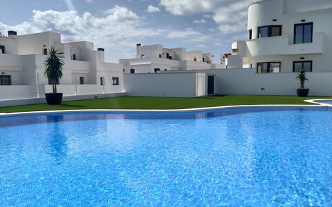 Residencial Panoramic: L'Eau, Ciel, Nuage, Bâtiment, Plante, Piscine, Fenêtre, Bleu Azur, Maison, Loisir