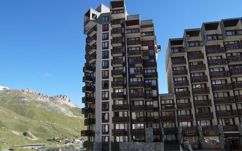 Tignes 335: Ciel, Bâtiment, Fenêtre, Roue, Design Urbain, Condominium, Bloc Tour, Quartier, Maison, Montagne