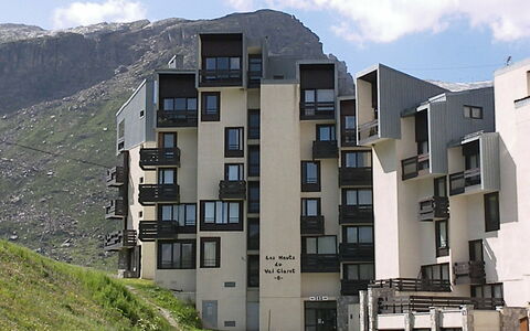 Tignes 340: Bâtiment, Nuage, Ciel, Propriété, Fenêtre, Voiture, Véhicule, Design Urbain, Condominium, Montagne