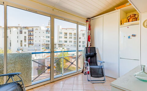 Les Jardins du Nil: Bâtiment, Éclairage, Architecture, Sol, Sol, Immobilier, Ombre, Bois, Chaise, Condominium