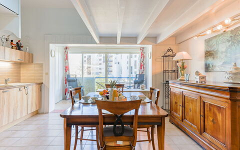 Les Jardins du Nil: Cabinetry, Propriété, Meubles, Comptoir, Table, Cuisine, Bois, Éclairage, Design Intérieur, Sol