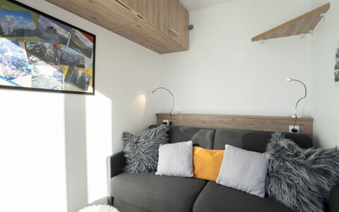Tignes 345: Propriété, Meubles, Canapé, Confort, Cadre, Design Intérieur, Table, Éclairage, Bâtiment, Architecture
