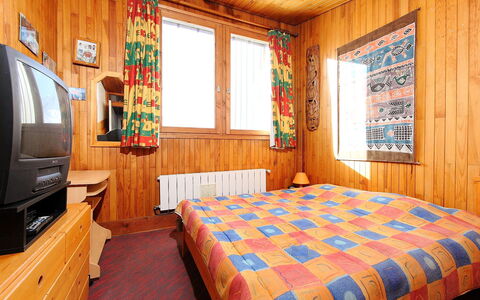Tignes 350: Chambre, Pièce, Meubles, Lit, Propriété, Drap De Lit, Design Intérieur, Cadre De Lit, Literie, Bâtiment