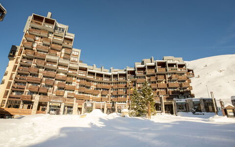 Tignes 350: Ciel, Bâtiment, Neige, Design Urbain, Condominium, Zone Résidentielle, Bloc Tour, Façade, Paysage, Ville