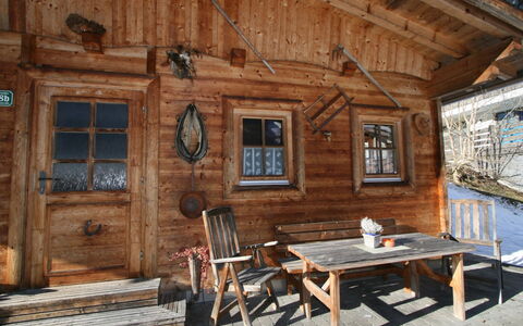Lindenalm: Meubles, Table, Fenêtre, Bois, Design Intérieur, Chalet, Bâtiment, Sol, Maison, Dur