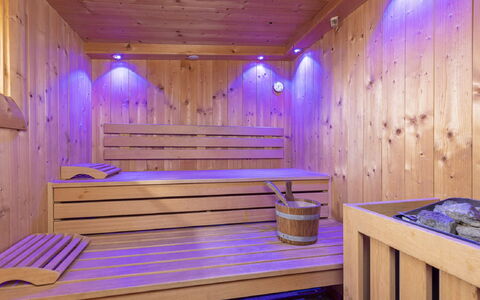 Lindenalm: Bâtiment, Violet, Bois, Design Intérieur, Sol, Maison, Dur, Sol, Tache De Bois, Décoration