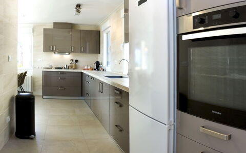 Villa Cara Mull Alcalalí: Cabinetry, Propriété, Meubles, Comptoir, Bâtiment, Appareil De Cuisine, Évier, Cuisine, Électroménager, Cuisinière
